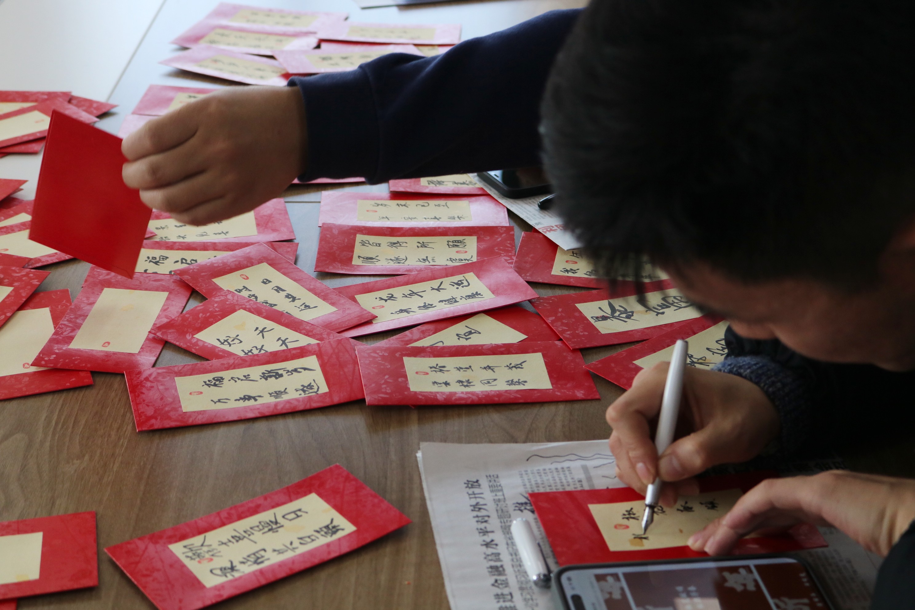 龙行龘龘谱新章 NG娱乐集团工会开展祝语迎新春书写活动